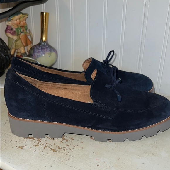 Vionic Shoes - NWOT Vionic charm Finley blue suede loafers Women's Navy Suede size 9